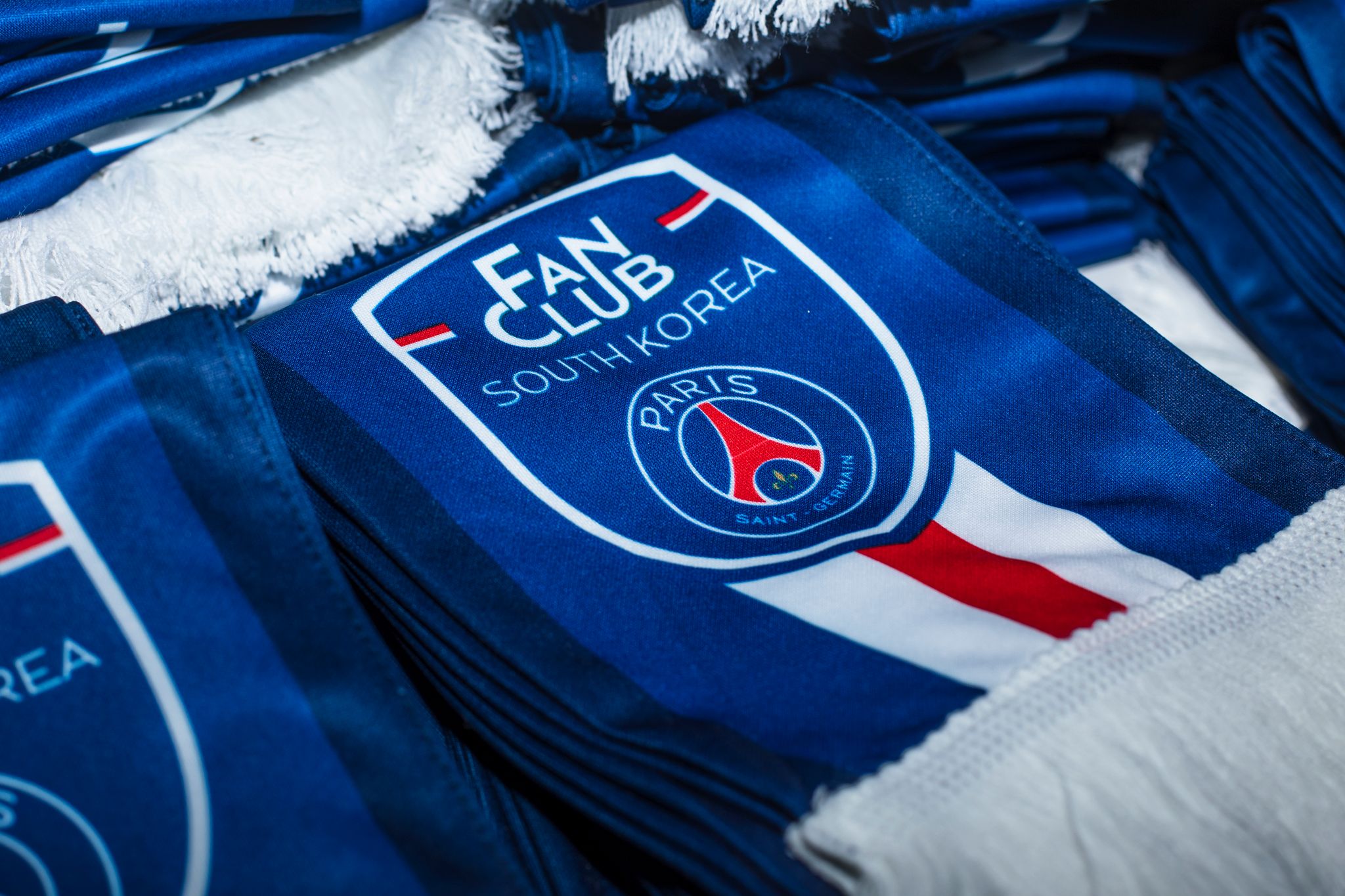 The Fan Clubs present for the PSG store opening in Seoul!  Paris Saint