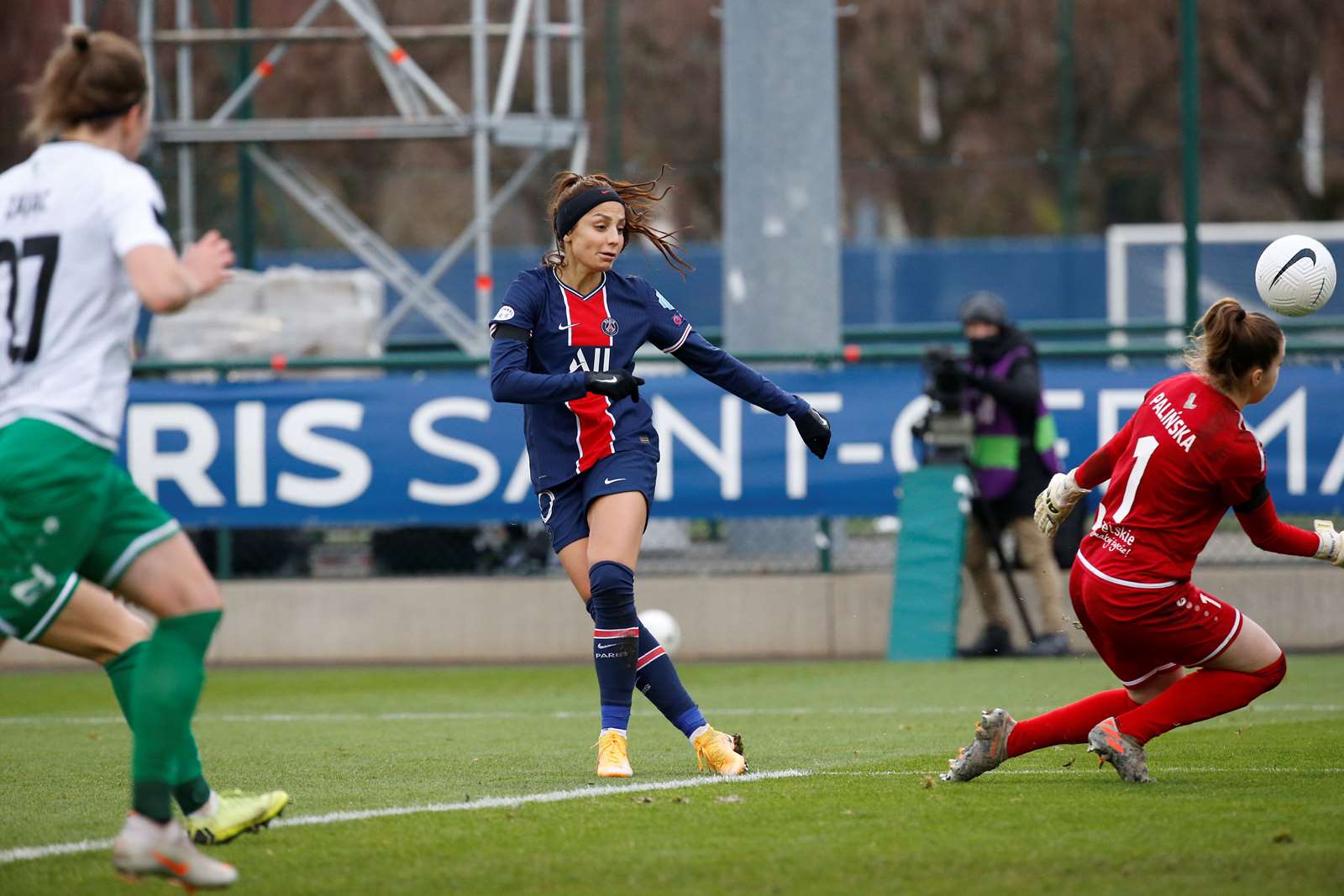 The Women's team end the year in style  Paris SaintGermain