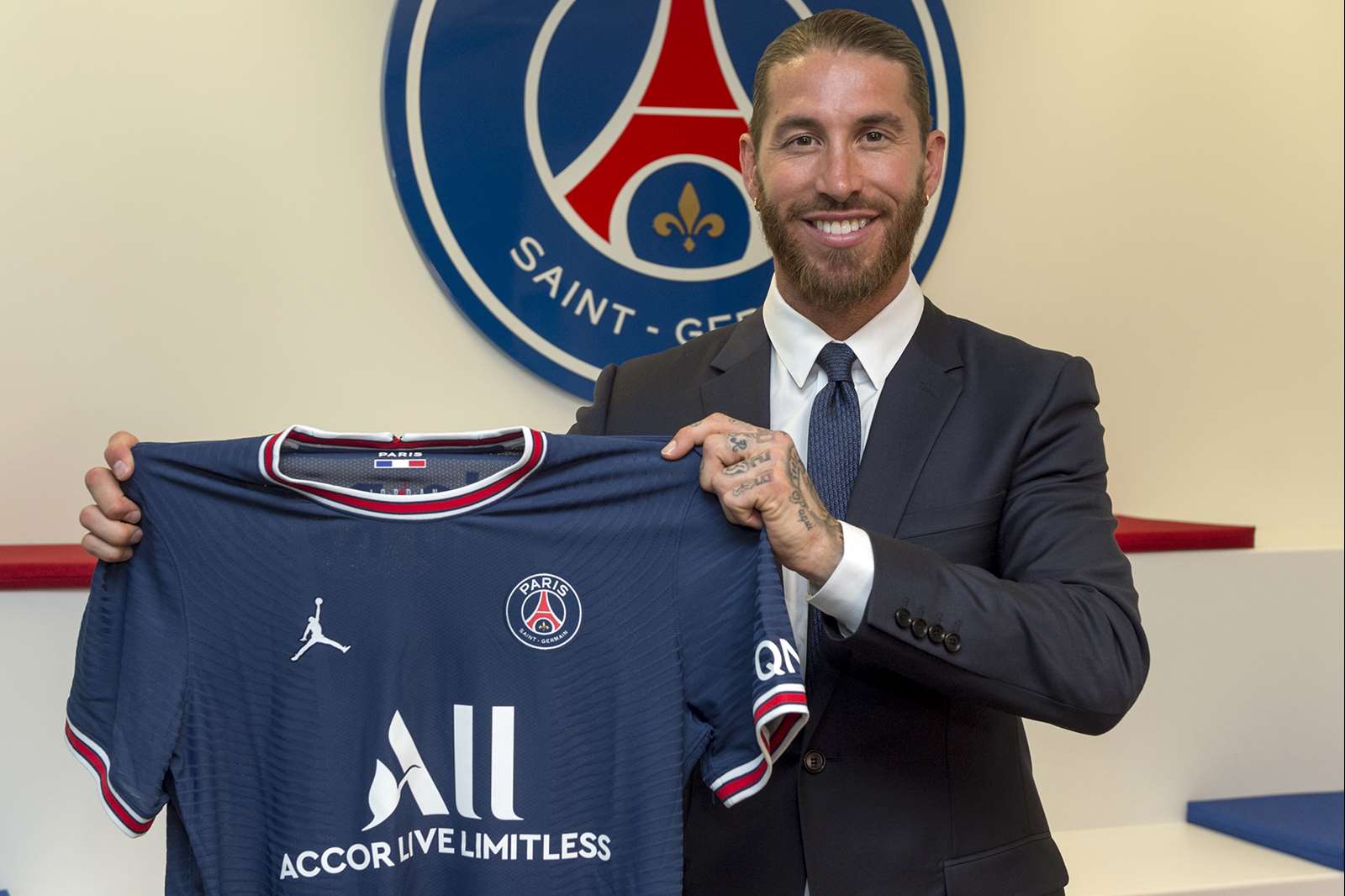 Sergio Ramos signs with Paris Saint-Germain