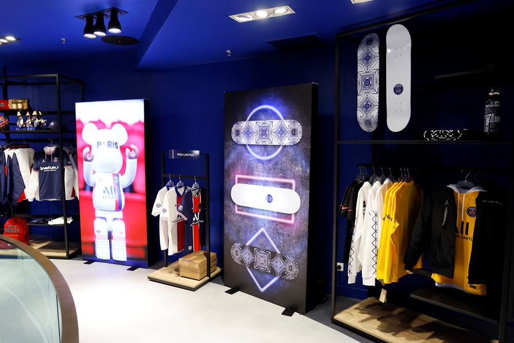 toewijding bloemblad Instrueren Paris Saint-Germain unveil brand new store on the Champs-Elysées | Paris  Saint-Germain