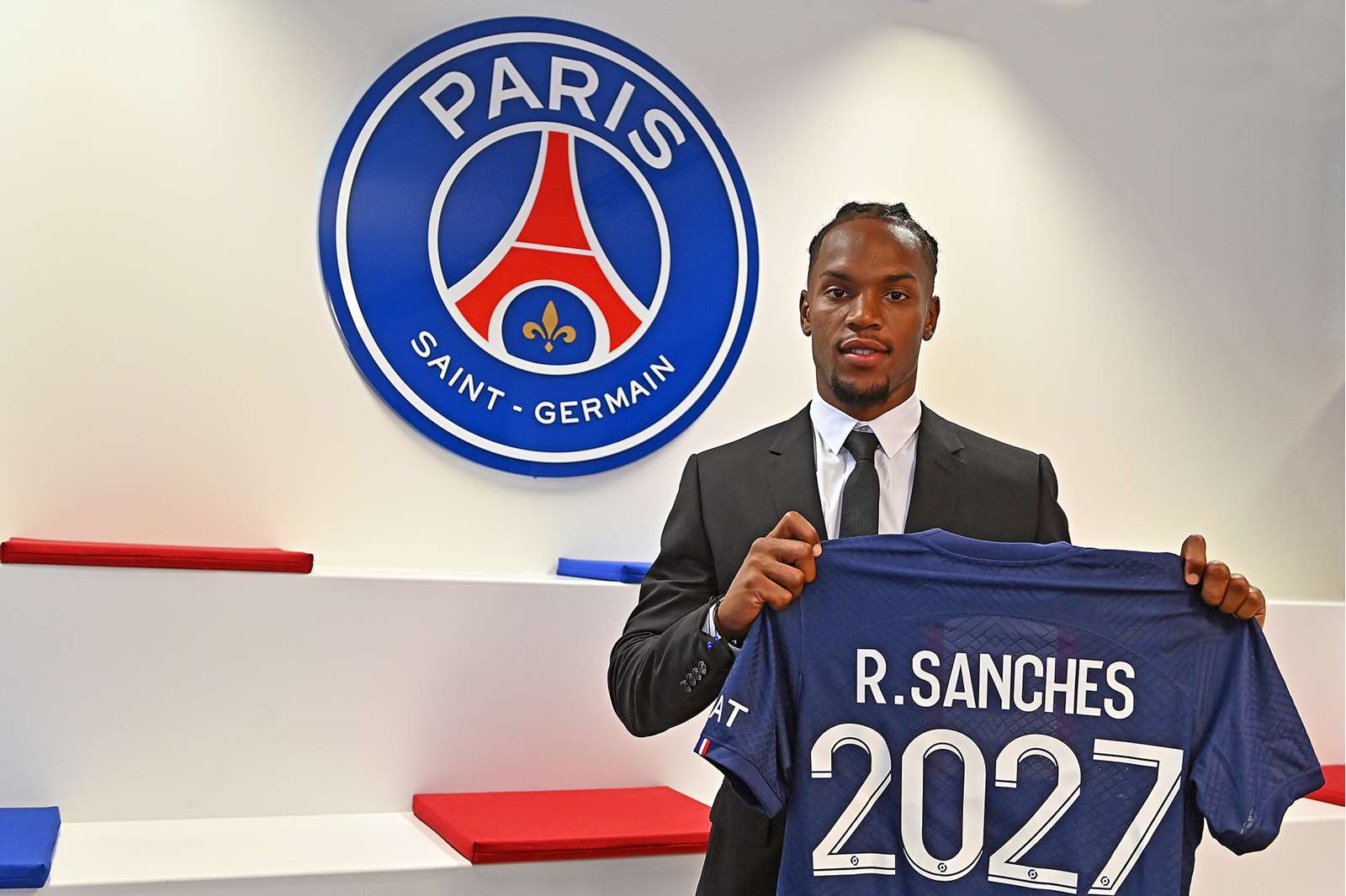 Renato Sanches signs for Paris Saint-Germain