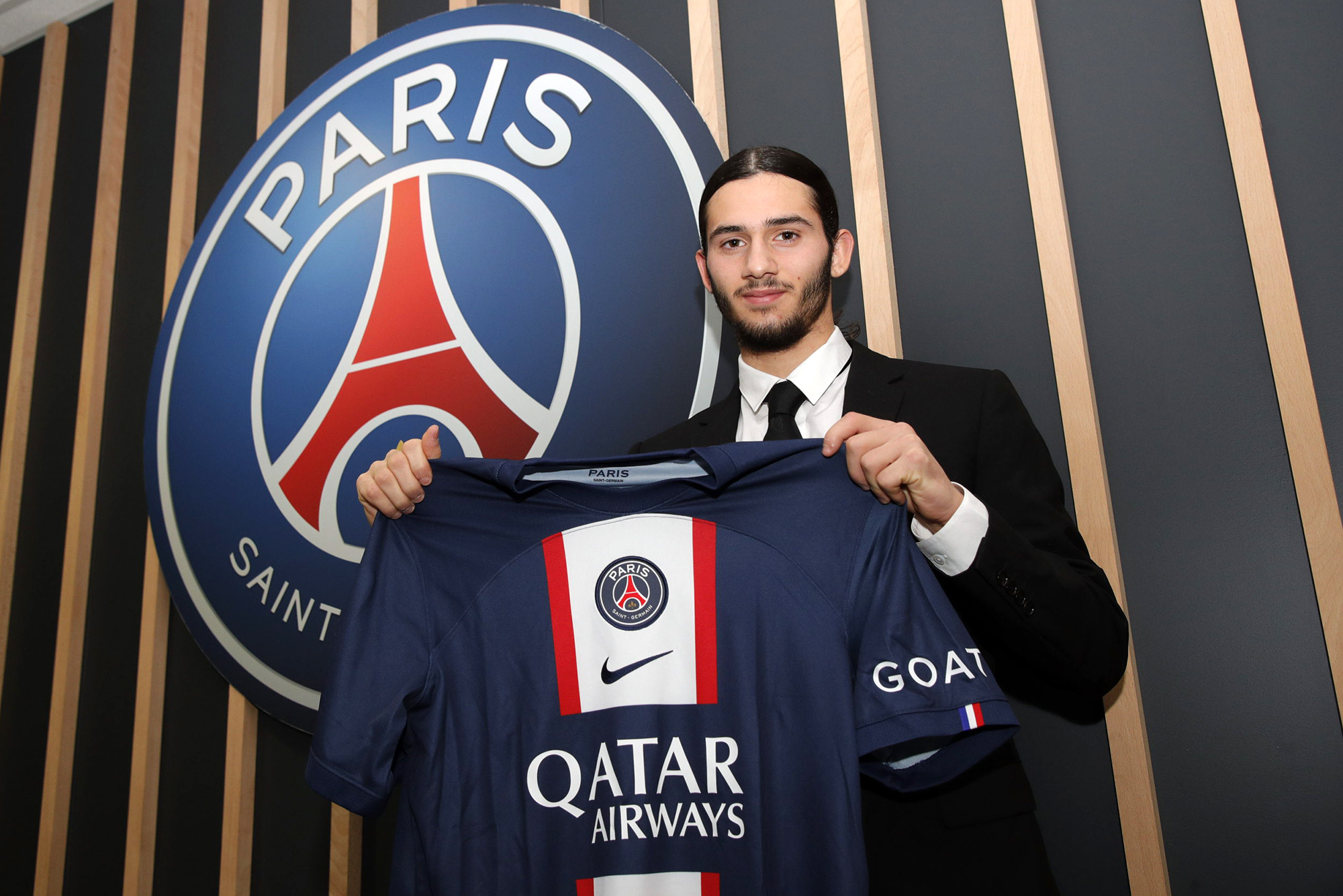 Ilyes Housni signs his first professional contract | Paris Saint-Germain