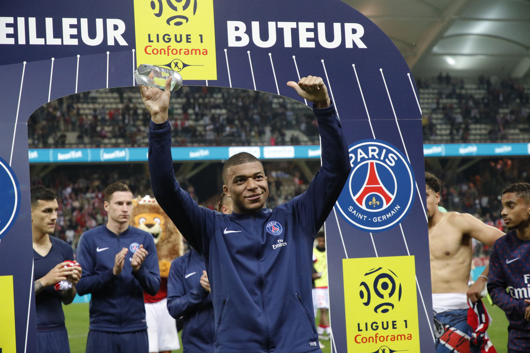 Mbappé received his Golden Boot trophy | Paris Saint-Germain